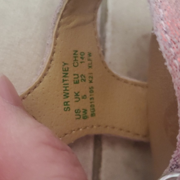 Lot of 5 toddler shoes size 6 WIDE - Picture 4 of 8